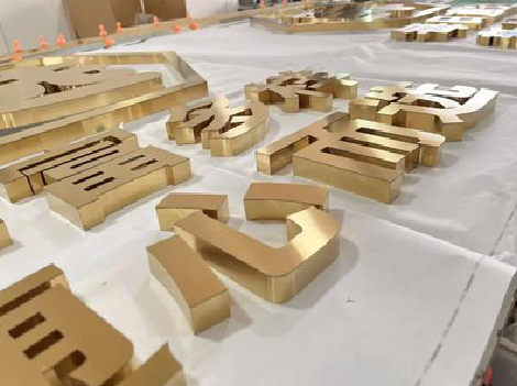 石林拉丝不锈钢字的特点。